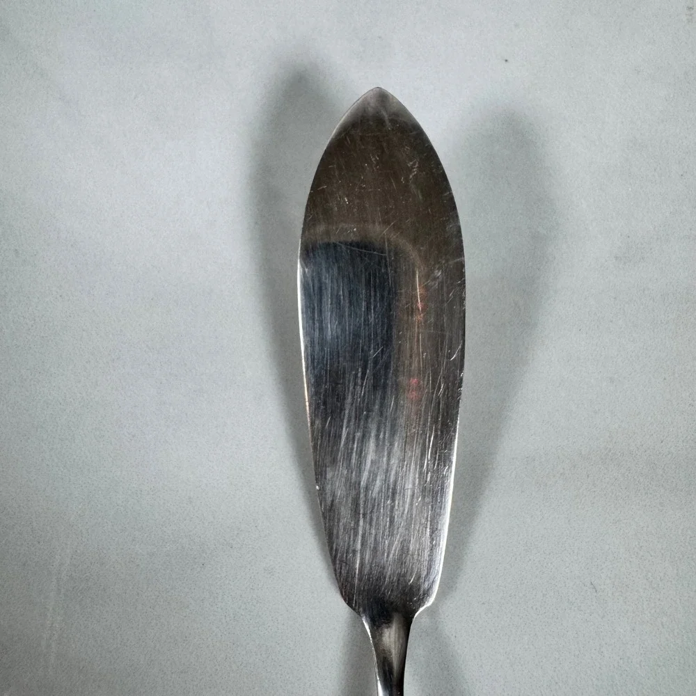 Vintage Oneida W.M. A. Rogers A1 Silver Plated Master Butter Knife Shell Pattern